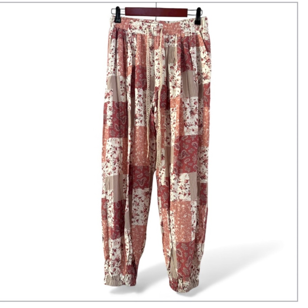 POL Floral Patchwork Print Lightweight Joggers NW… - image 4